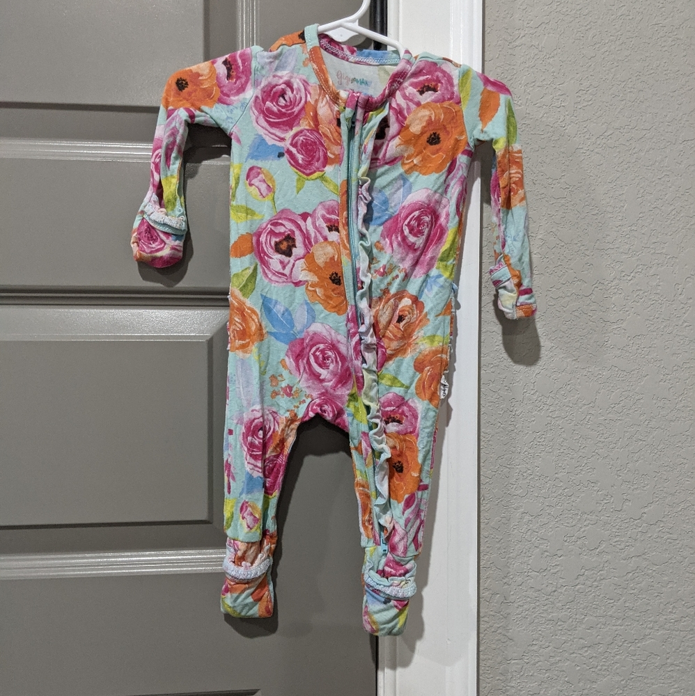 Gigi and Max Sleeper